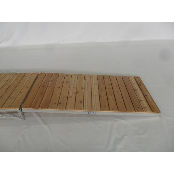 4'x8'斜坡铝 - 雪松与铰链